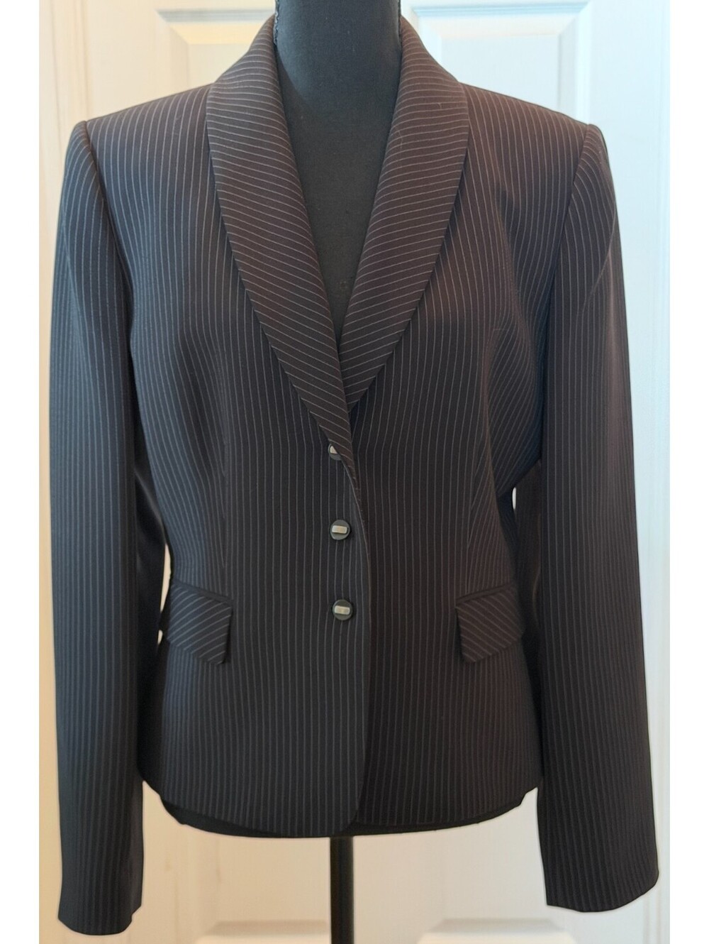Tahari Arthur S. Levine Woman/Size 10 Pinstripe Blazer Jacket Black Shawl Collar